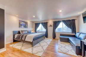 Rockaway Beach Studio- King Bed & Sofa bed for 3